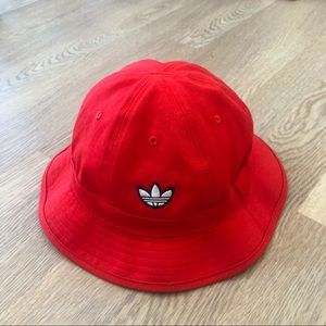 ADIDAS red bucket hat with a little logo ❣️